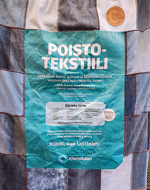 Poistotekstiilin keräyspisteessä on etiketti, jossa on keräysohje.
