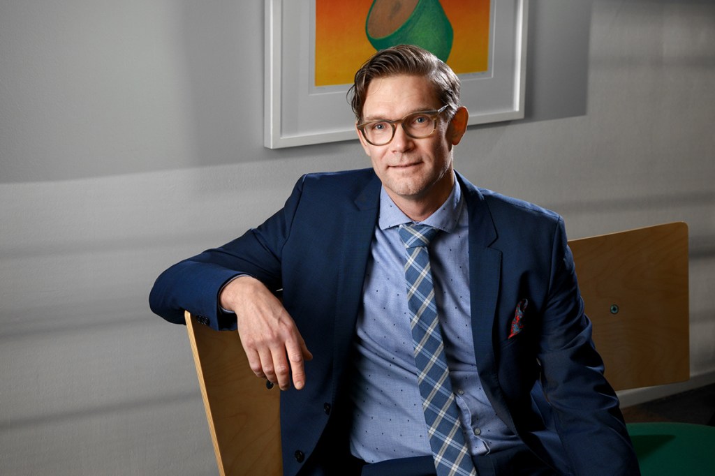 Ylijohtaja Jonas Liimatan henkilökuva.